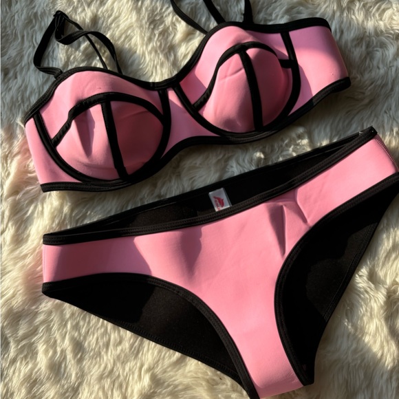 Bikini - Picture 9 of 9